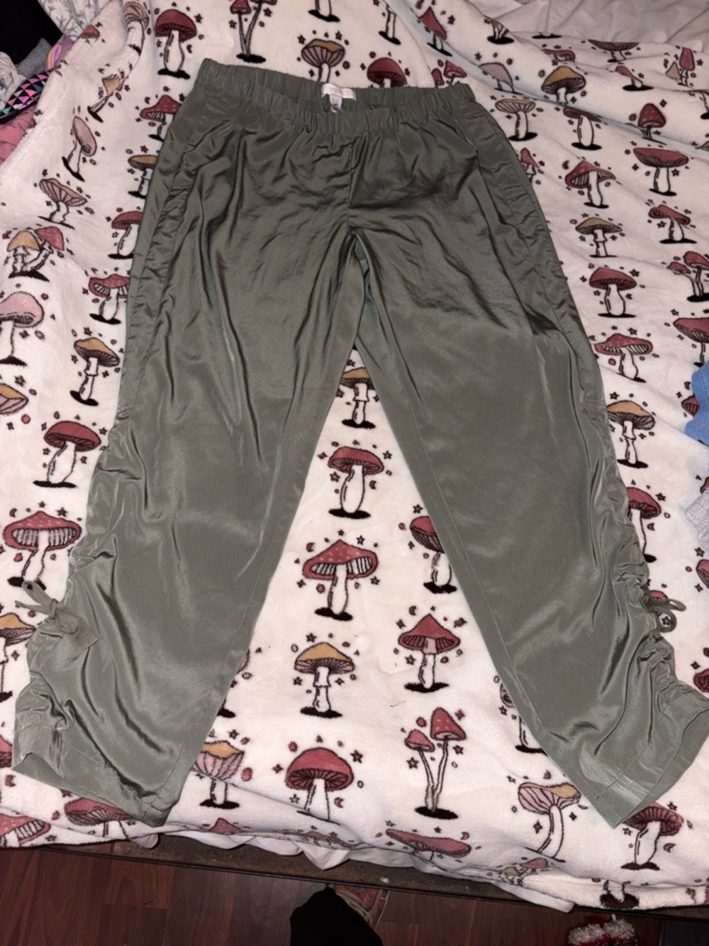 Chicos Olive Green Drawstring Hem Capri Pants Size 1.5